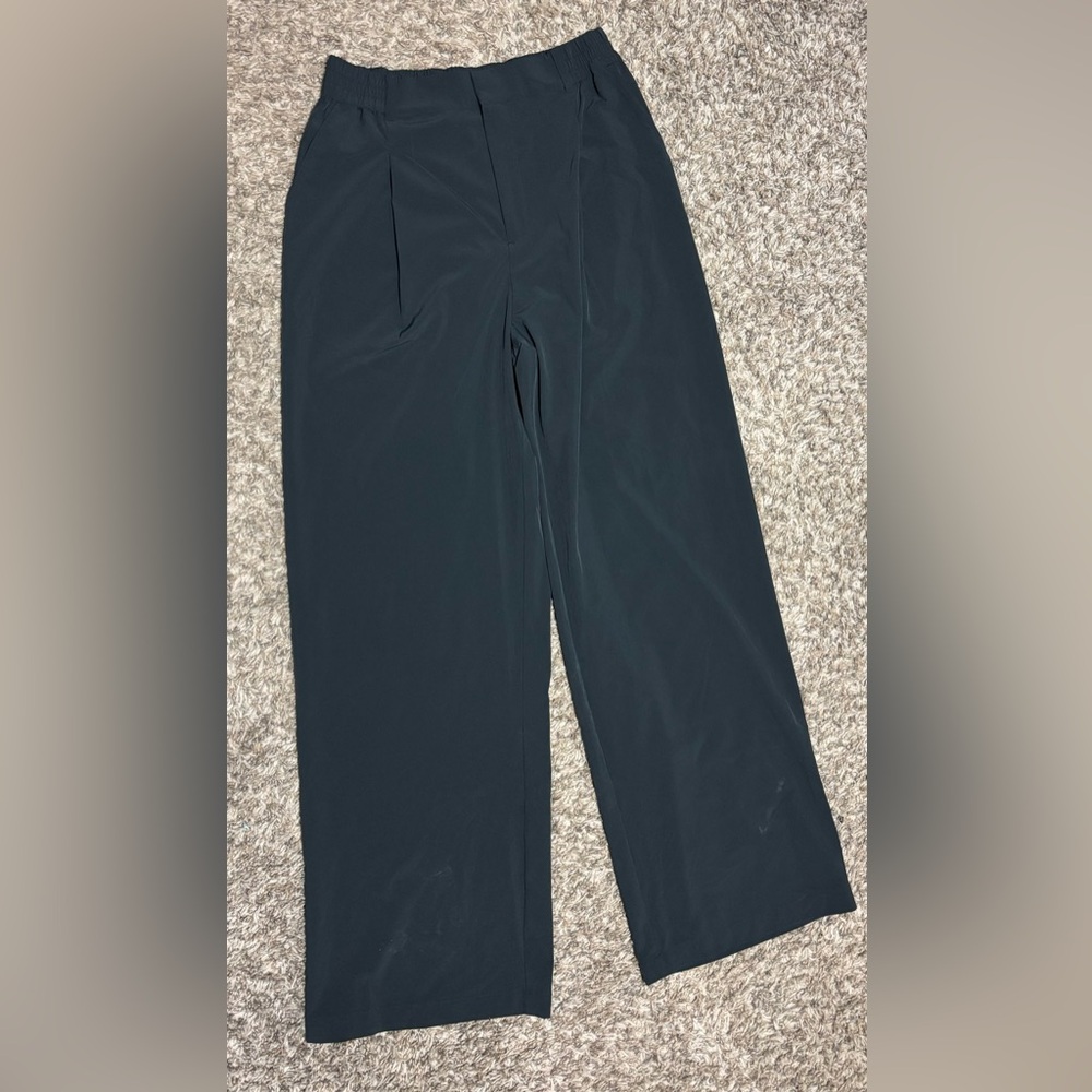 Alo black wide leg pleated pants